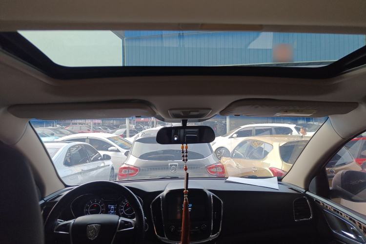 Used Baojun 560 2015 1.8L manual luxury version Headliner