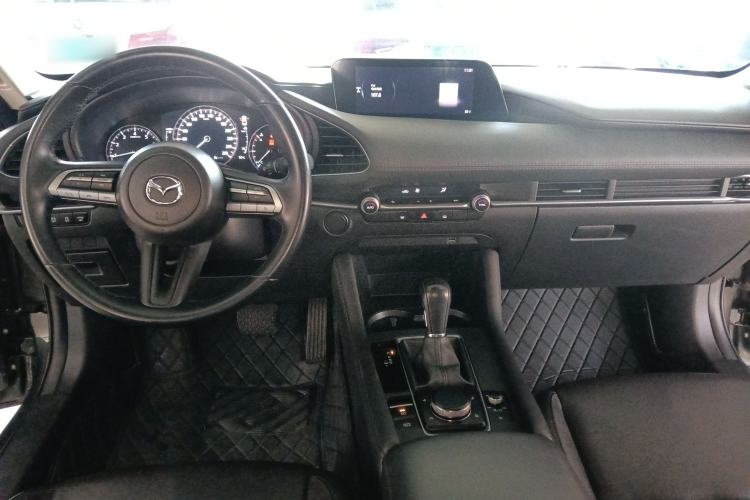 Used Mazda 3 Axela 2020 1.5L Automatic Luxury Version Center Console