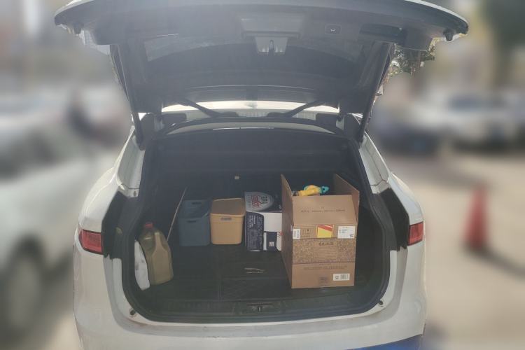 Used Jaguar F-PACE 2018 2.0T Two-Wheel Drive Urban Deluxe Edition