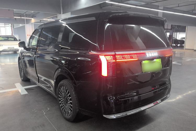 Used Zeekr 009 2024 7-Seater Walk-Through Version Four-Wheel Drive 108 kWh
