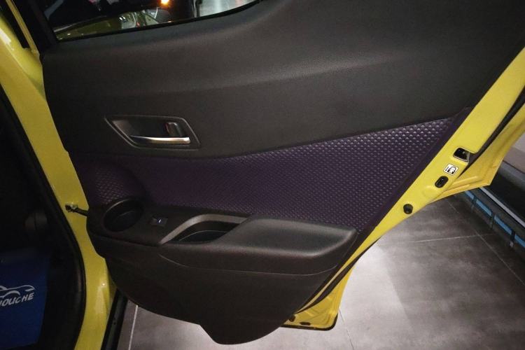 Used Toyota C-HR 2018 2.0L Luxury Sunroof Version China VI Standard Interior 6