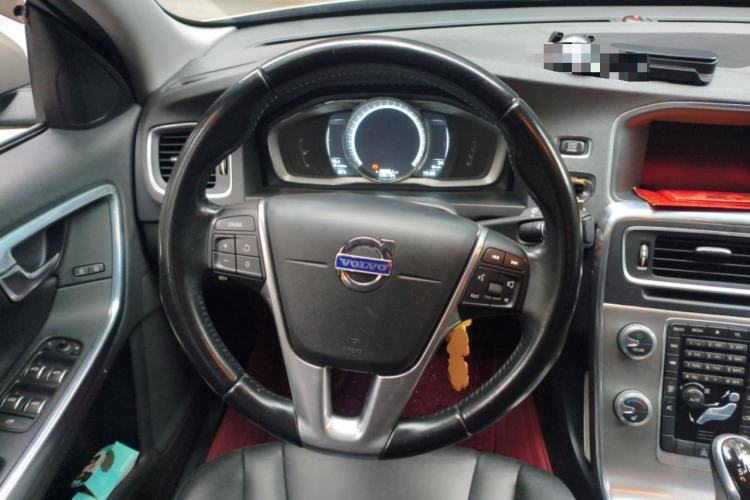 Used Volvo S60 2015 S60L 2.0T Zhiyuan Edition
