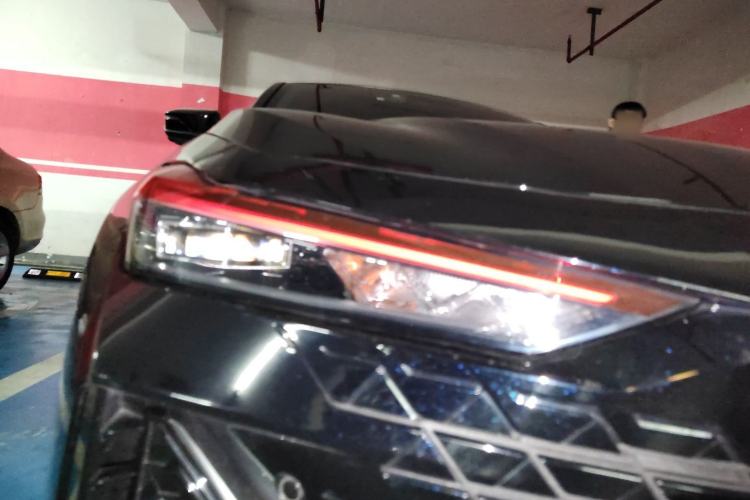 Used CHANGAN UNI-V 2022 1.5T Prestige Version Right Front Headlight