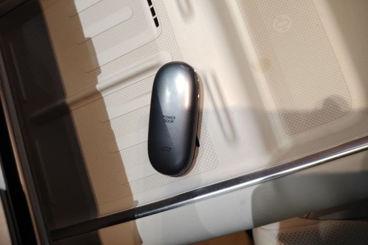 Used Li Auto MEGA 2024 Ultra Model
