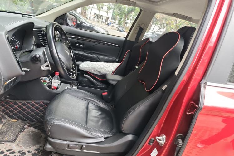 Used Mitsubishi Outlander 2016 2.4L 4x4 Luxury Edition 7-Seater