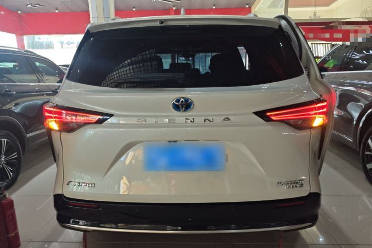Used Toyota Sienna 2021 2.5L Hybrid Platinum Edition
