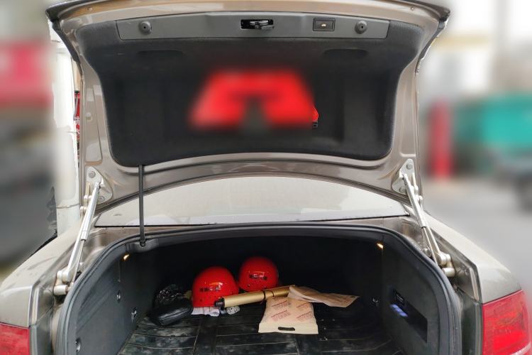 Used Volkswagen Phaeton 2011 4.2L V8 4-seat Extended-Range Individual Edition