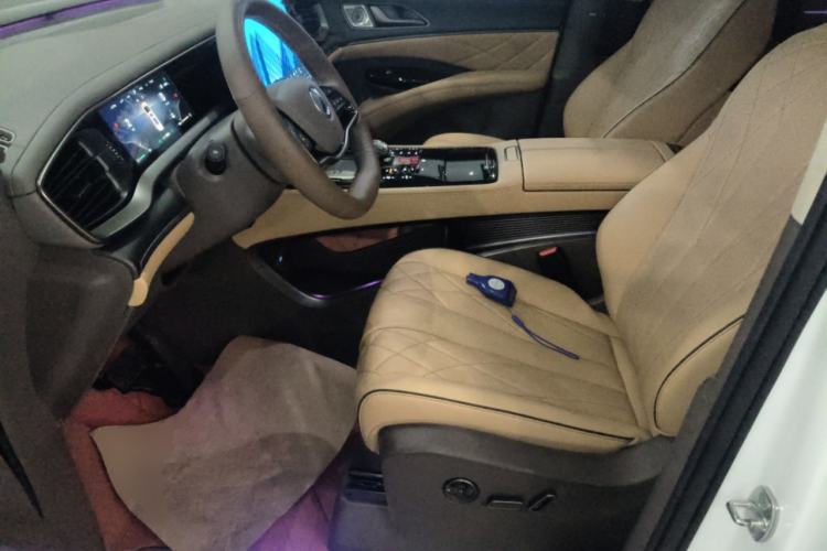 Used Denza D9 2022 DM-i 970 Four-Wheel Drive Flagship Model
