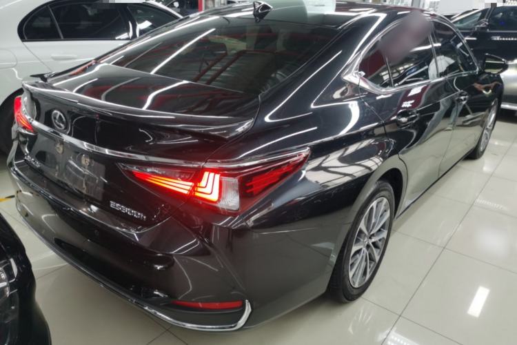 Used Lexus ES 2022 300h Excellence Edition
