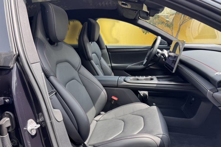 Used Xiaomi Auto SU7 2024 Four-Wheel Drive Ultra-Long Range Advanced Intelligent Driving Max Edition Right Front Seat