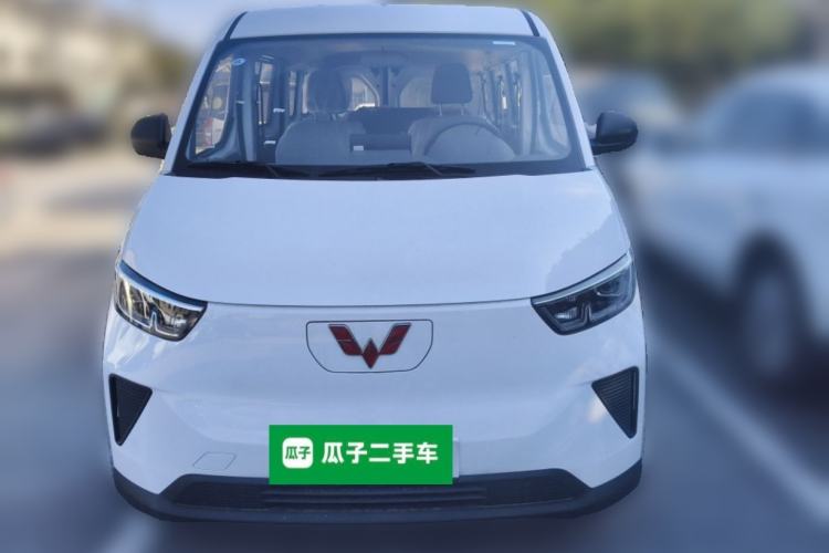 Used Wuling Yangguang 2024 300KM Comfort Version Passenger Van 75kW