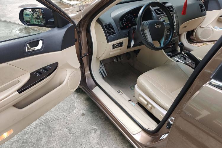 Used BYD G6 2013 1.5TID Automatic Luxury Model
