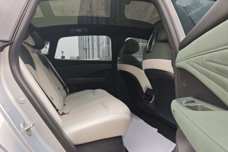 Used Nissan N7 2025 625 Max Interior 11