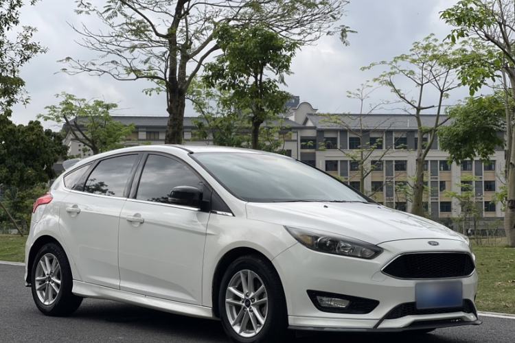 Used Ford Focus 2017 Hatchback 1.6L Automatic Fashion Edition Smart Drive Version Exterior 4