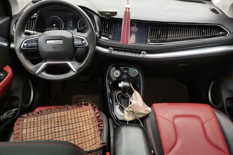 Used Haval H2s 2018 1.5T Dual-Clutch Fashion Edition Center Console