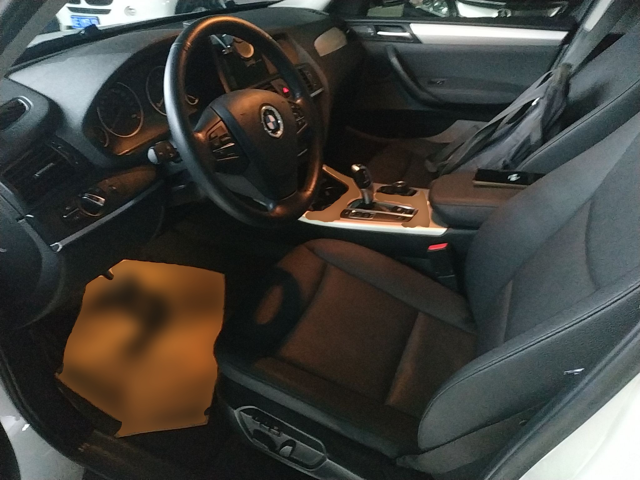 المقاعد الأمامية داخل السيارة