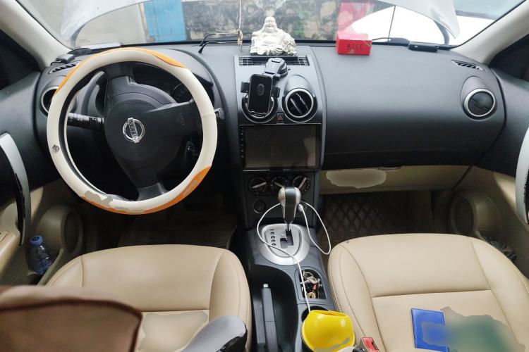 Used Nissan Qashqai 2011 2.0 XL Fire CVT 2WD Center Console