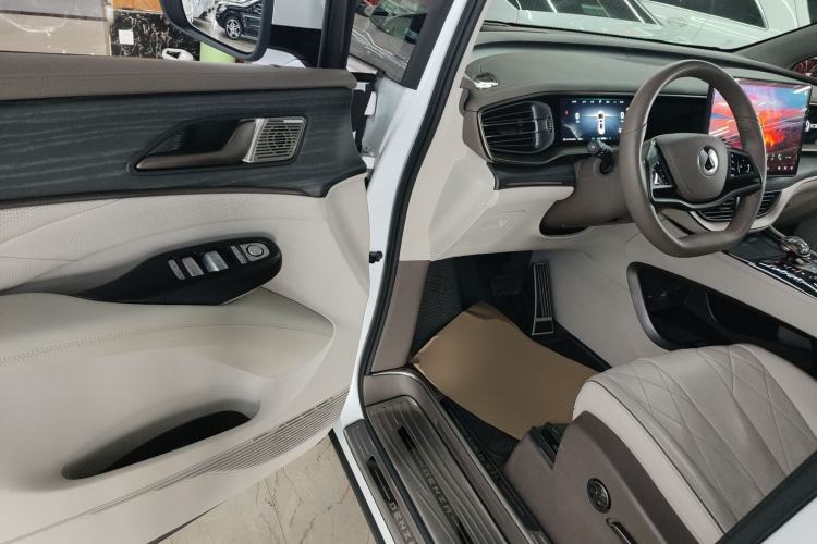 Used Denza D9 2022 DM-i 970 Four-Wheel Drive Prestige Model
