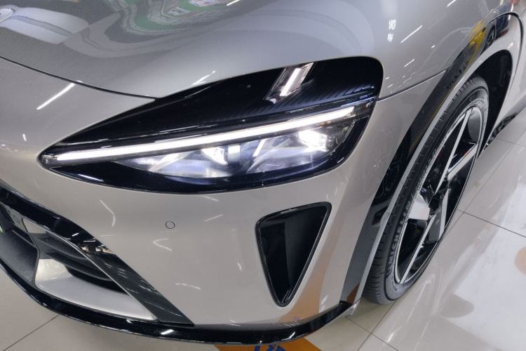 Used Xiaomi Auto YU7 2025 Ultra-Long Range High-Performance All-Wheel-Drive Max Edition Left Front Headlight