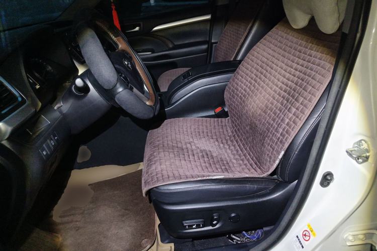 Used Toyota Highlander 2018 2.0T Two-Wheel-Drive Luxury Edition 7 Seats Emission Standard China V
