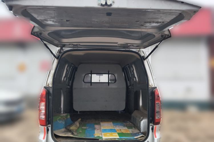 Used Wuling Hongguang V 2019 1.5L Jingqu Edition Sealed-Window Vehicle China VI LAR
