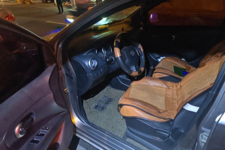 Used Nissan Livina 2010 Jingrui Edition 1.6L Manual Standard Model Driver Seat