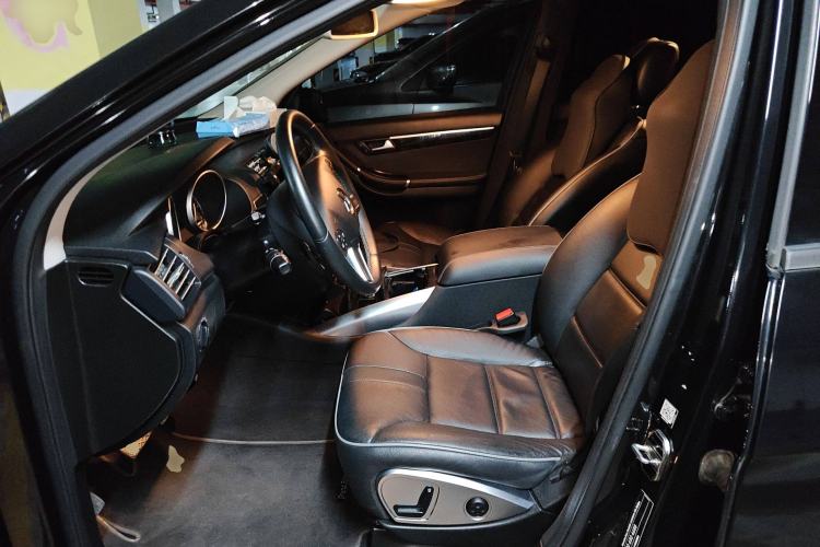 Used Mercedes-Benz R-Class 2017 R 320 4MATIC Business Edition Prestige Model
