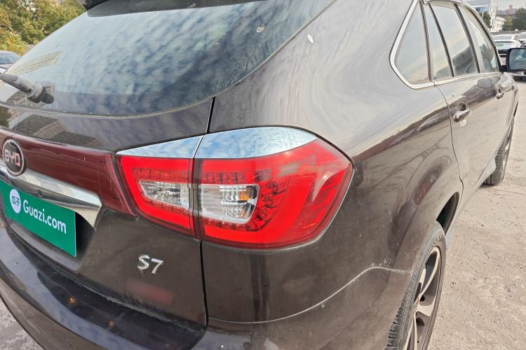 Used BYD S7 2016 2.0T Automatic Prestige Plus Right Rear Taillight