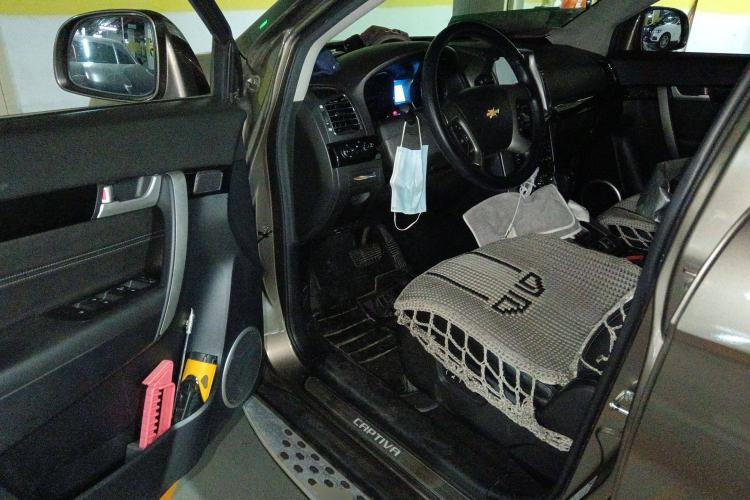 Used Chevrolet Captiva 2015 2.4L 4x4 Flagship Edition 7-Seater
