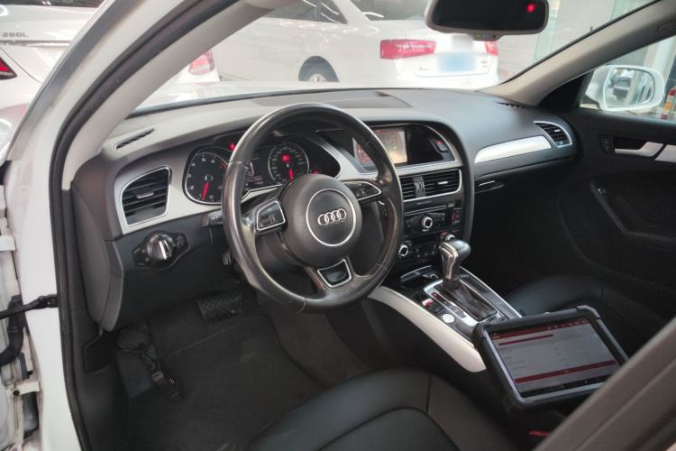 Used Audi A4L 2016 35 TFSI Collector's Edition Automatic Standard Model Center Console