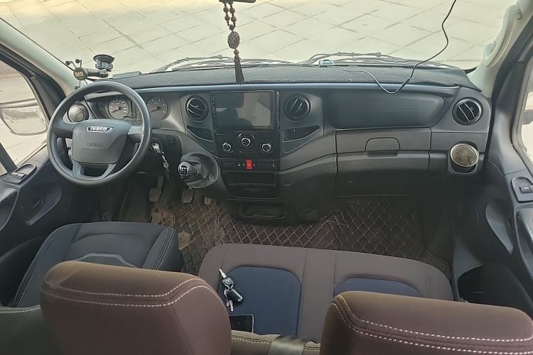 Used Iveco Eurocargo 2021 2.0T Manual Super Rui Long Wheelbase Short Overhang High Roof Side-Sliding Door F1A Interior 2