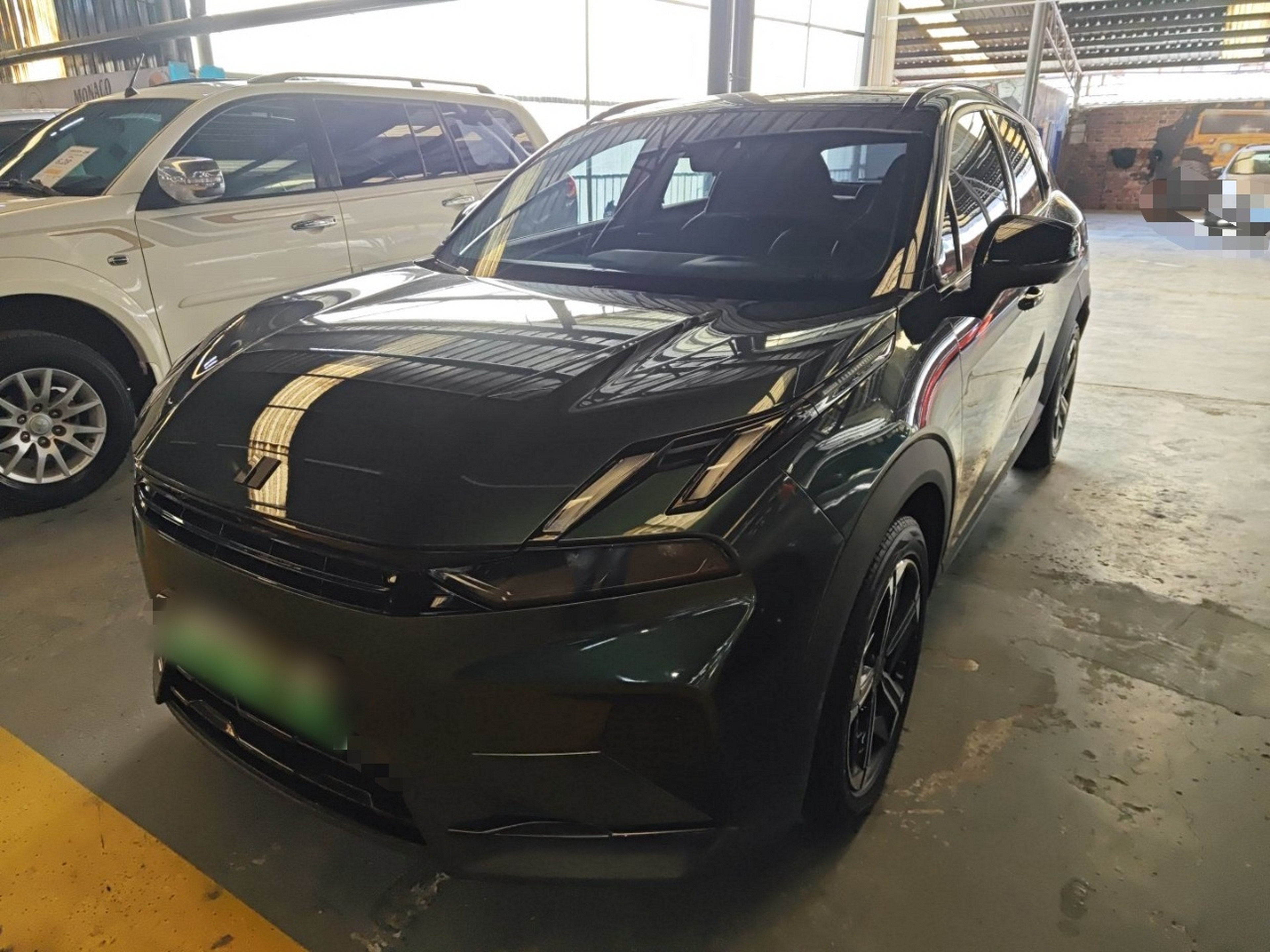 Под передней частью автомобиля