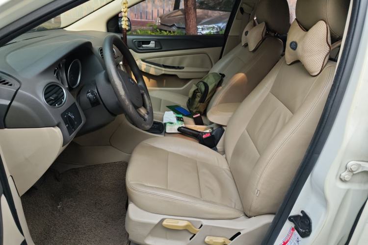 Used Ford Focus 2011 Sedan 1.8L Automatic Fashion Edition Left Front Seat