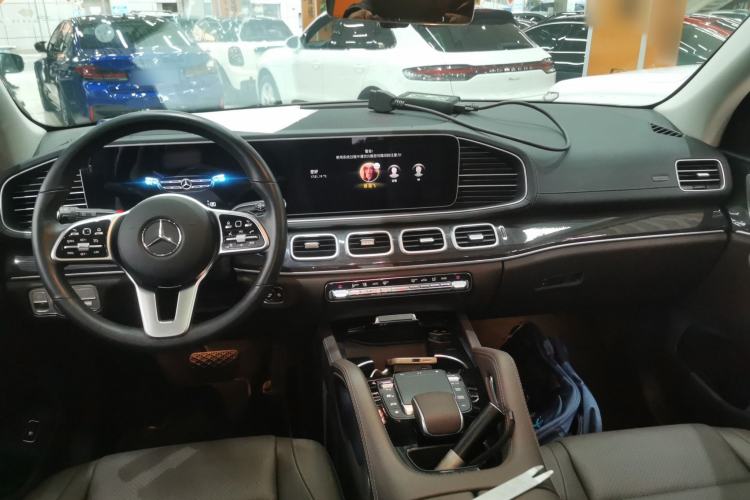 Used Mercedes-Benz GLE 2023 GLE 350 4MATIC Stylish Model Center Console