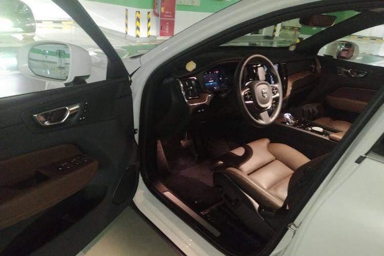 Used Volvo XC60 New Energy 2024 T8 Plug-in Hybrid Long-Range All-Wheel Drive Smart Luxury Edition
