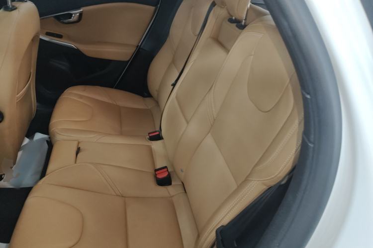 Used Volvo V40 2017 T3 Zhiyi Edition
