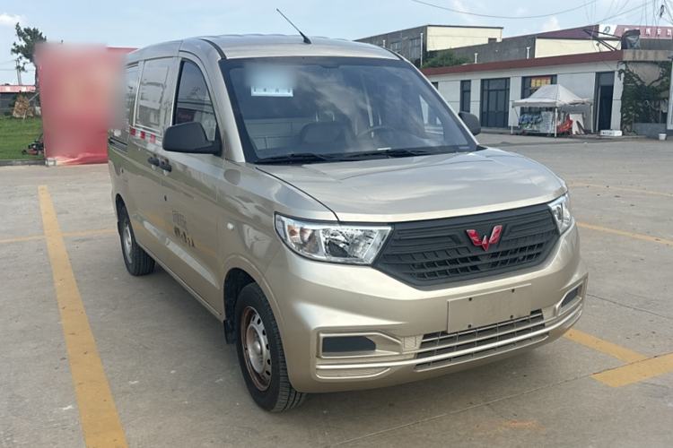 Used Wuling Hongguang V 2022 1.5L Jingqu Edition Enclosed-Window Vehicle with Hydraulic Power Steering LAR