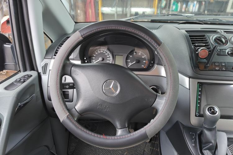 Used Mercedes-Benz Vito 2011 2.5L 7-seater executive version Steering Wheel