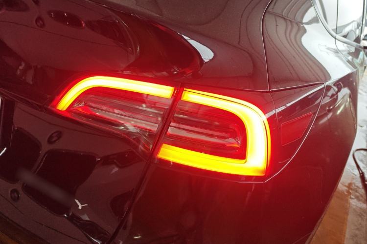 Used Tesla Model Y 2021 Standard Range Rear-Wheel Drive Version Right Rear Taillight