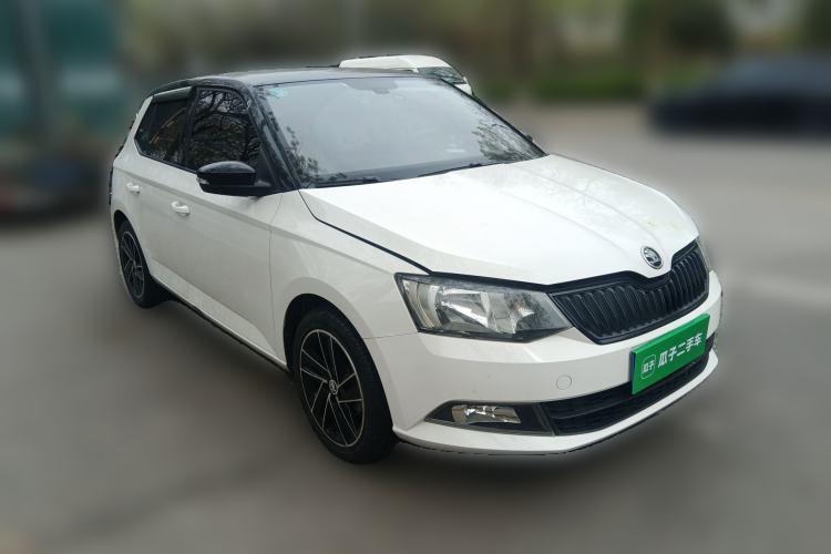 Used Skoda Fabia 2015 1.6L Automatic Sport Edition Front Right 45 Deg