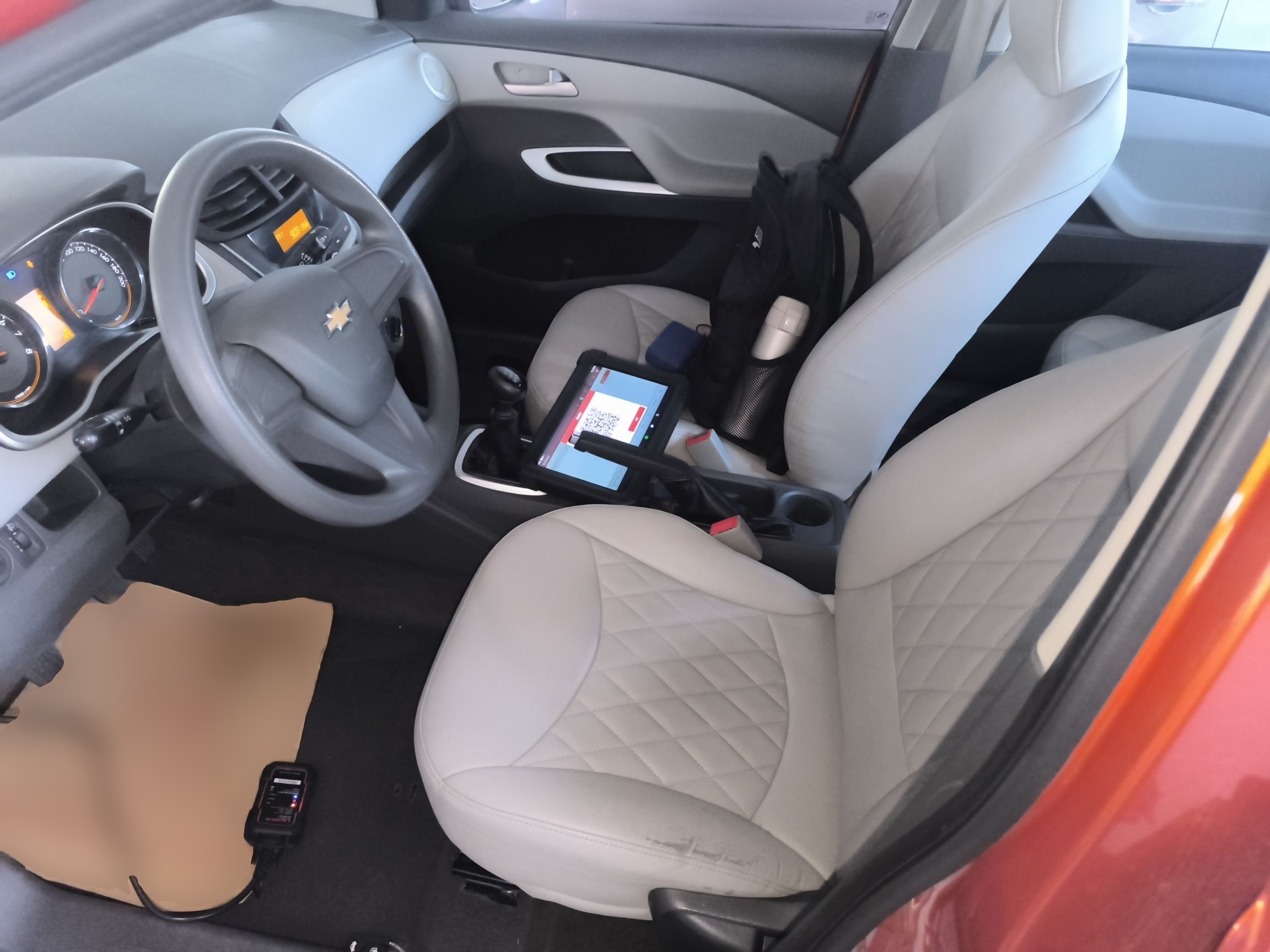 Переднее сиденье в автомобиле