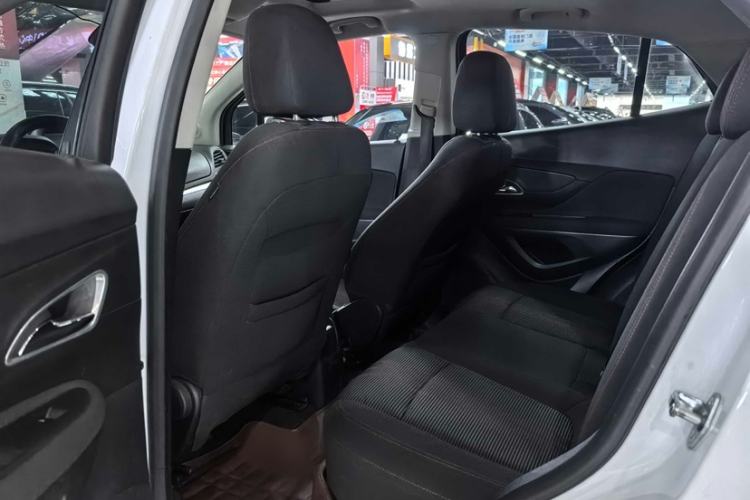 Used Buick Encore 2015 1.4T Automatic Two-Wheel Drive Urban Elite Version Interior 4