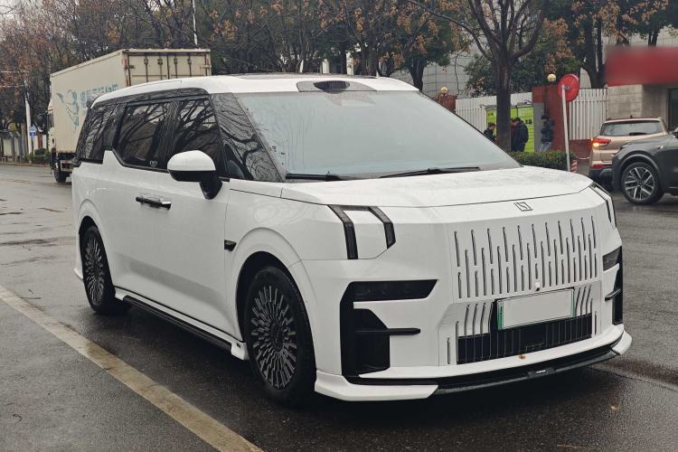 Used Zeekr 009 2024 7-Seater Aisle Version 108 kWh
