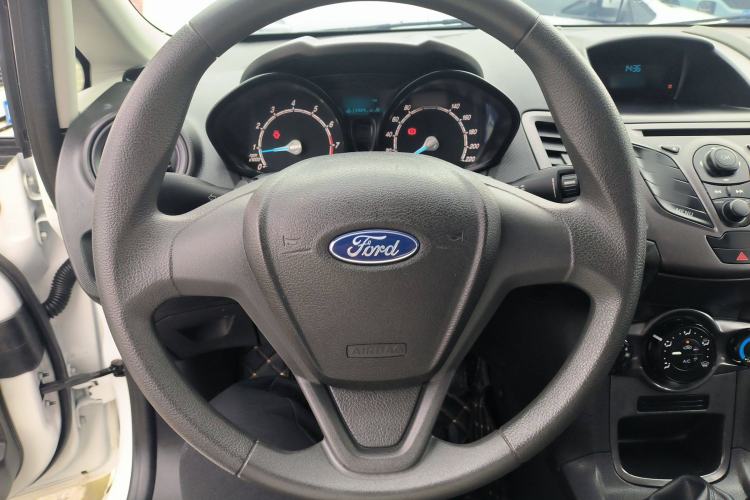 Used Ford Fiesta 2013 Sedan 1.5L Manual Fashion Edition
