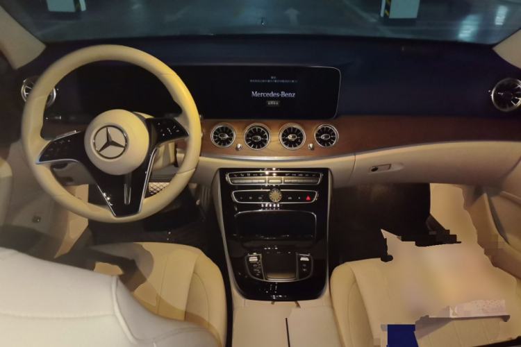 Used Mercedes-Benz E-Class 2022 E 300 L Luxury Model Center Console