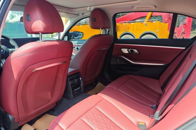 Used BMW i3 2022 eDrive 35 L Interior 4