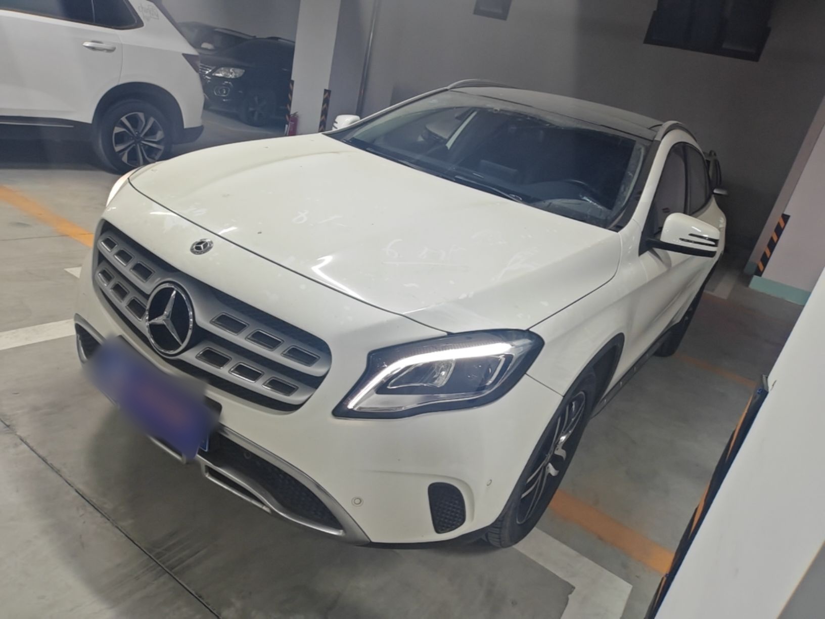 Под передней частью автомобиля