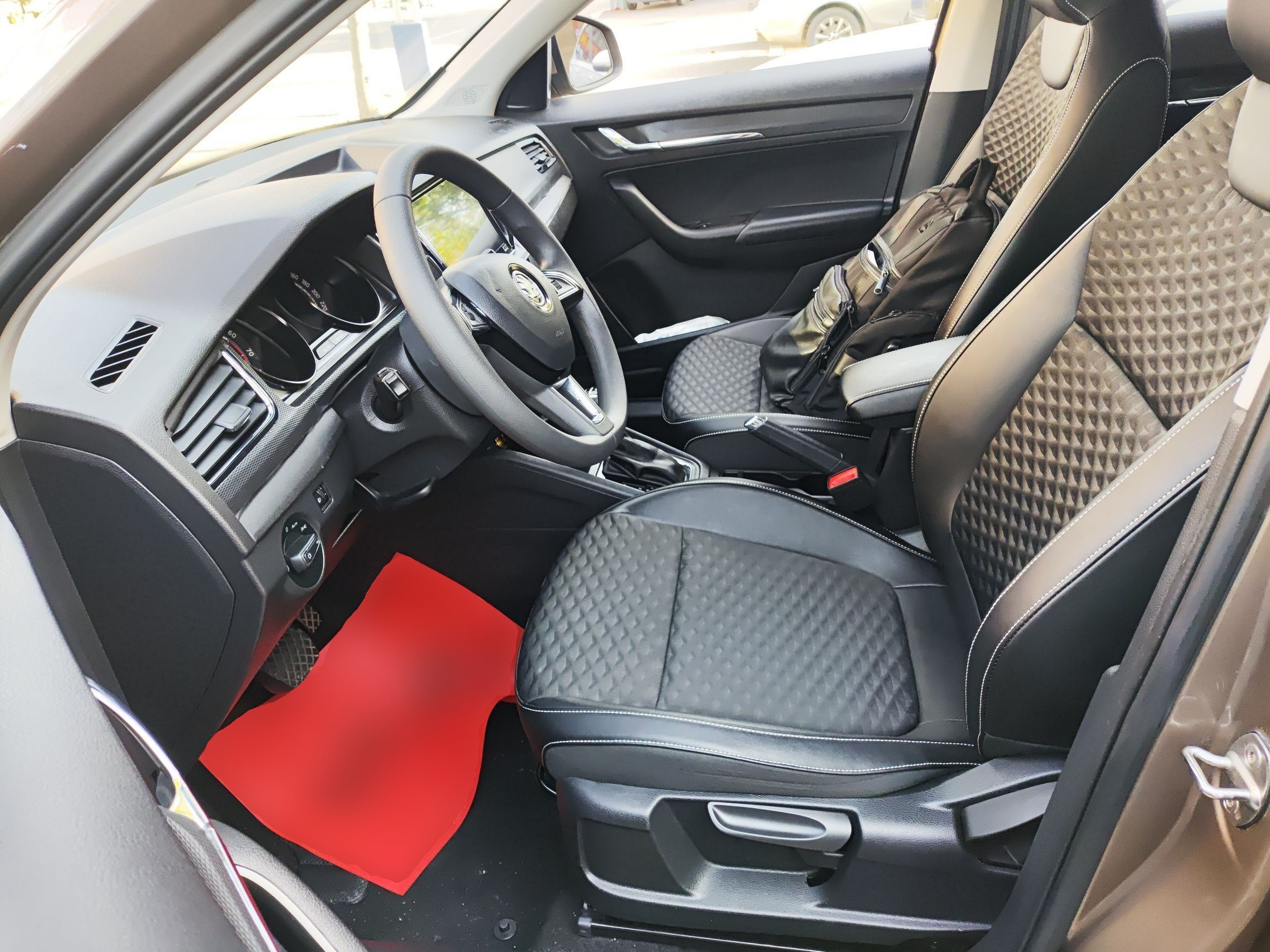 Переднее сиденье в автомобиле