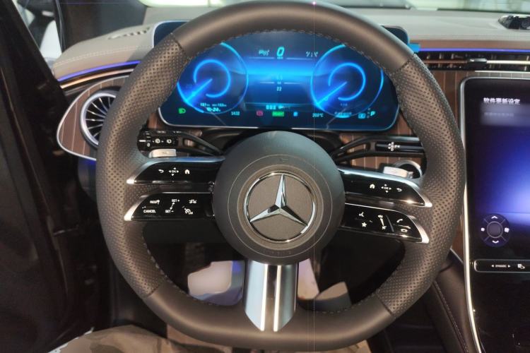 Used Mercedes-Benz EQE SUV 2024 500 4MATIC Pioneer Edition Steering Wheel