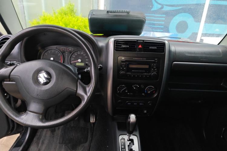 Used Suzuki Jimny 2011 1.3 AT Center Console